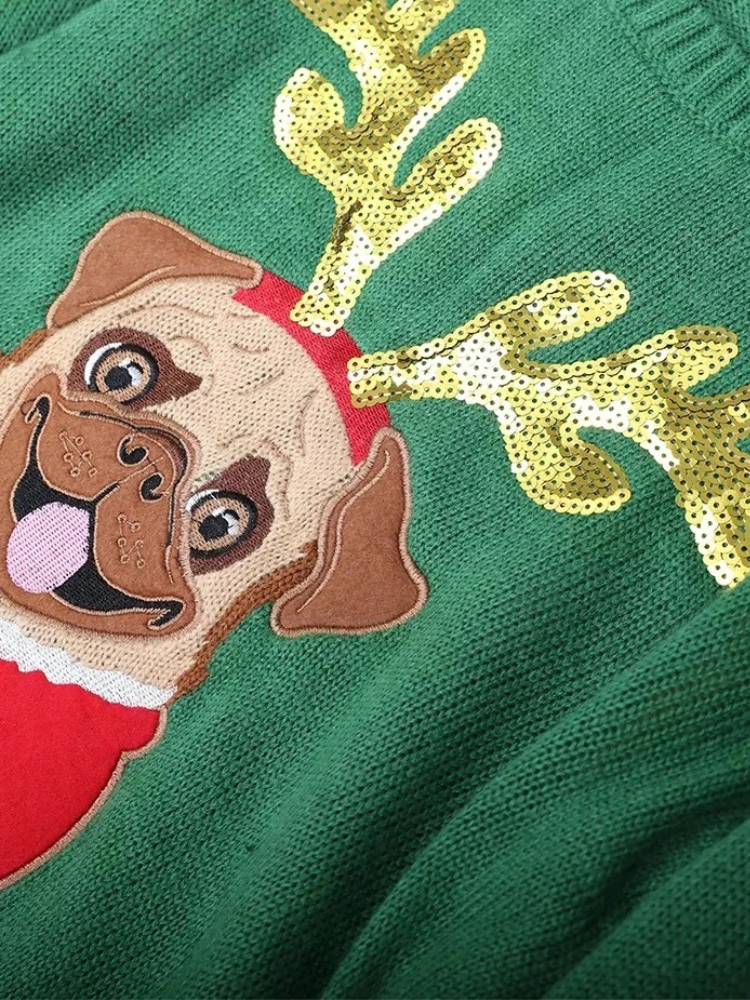 Charmar - Weihnachtspullover mit festlichem Mops-Motiv und Santa-Outfit